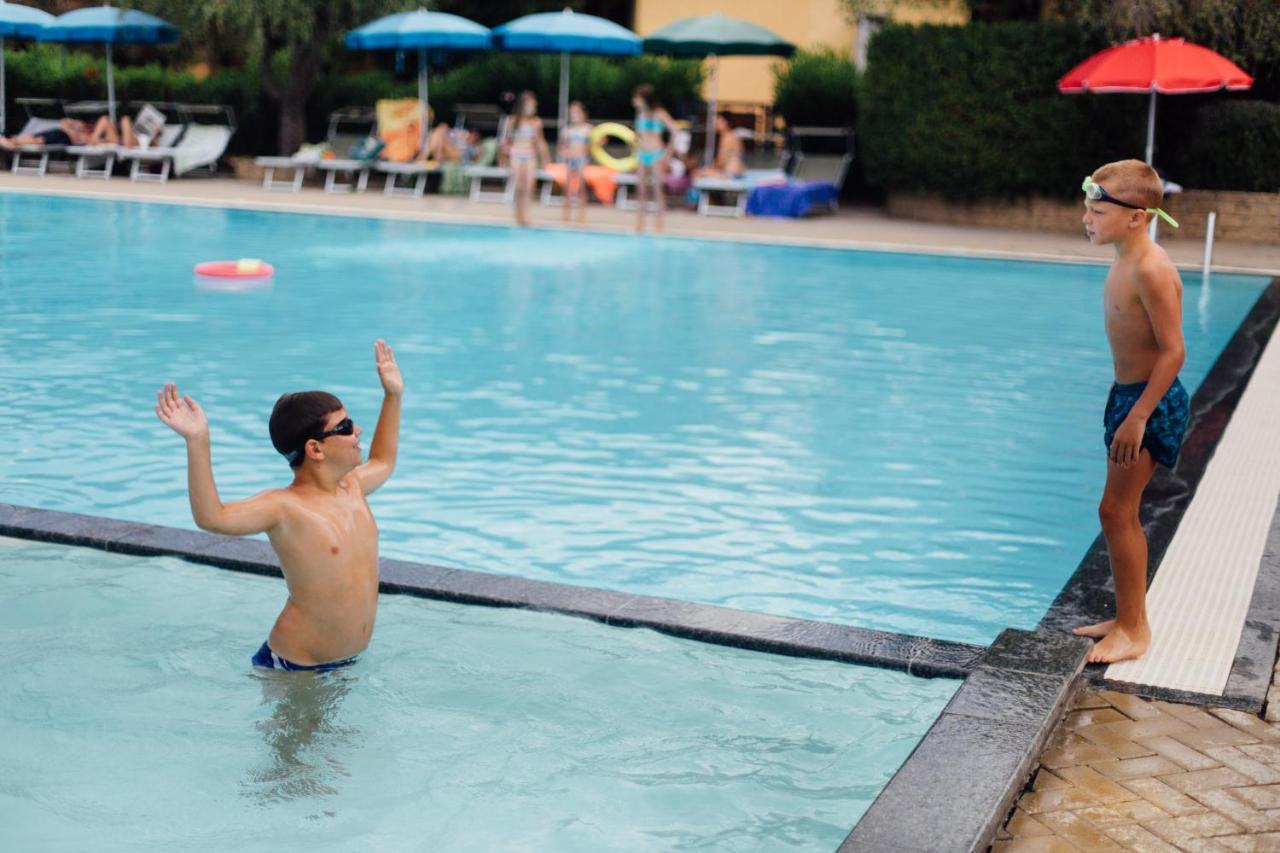 Villaggio Turistico Camping Il Fontino Scarlino Bagian luar foto